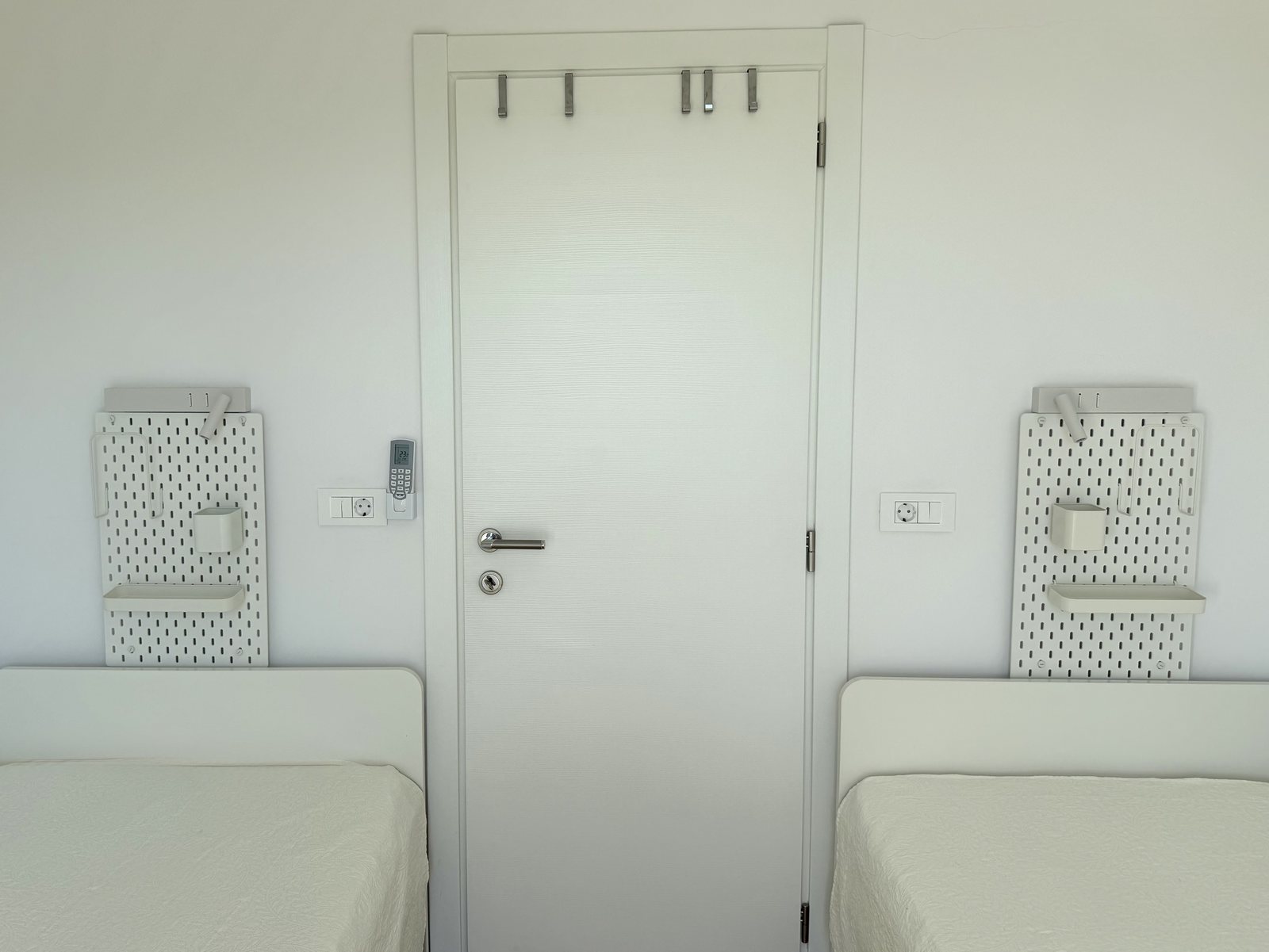 Manja spavaća soba Apartment Yellow s dva kreveta