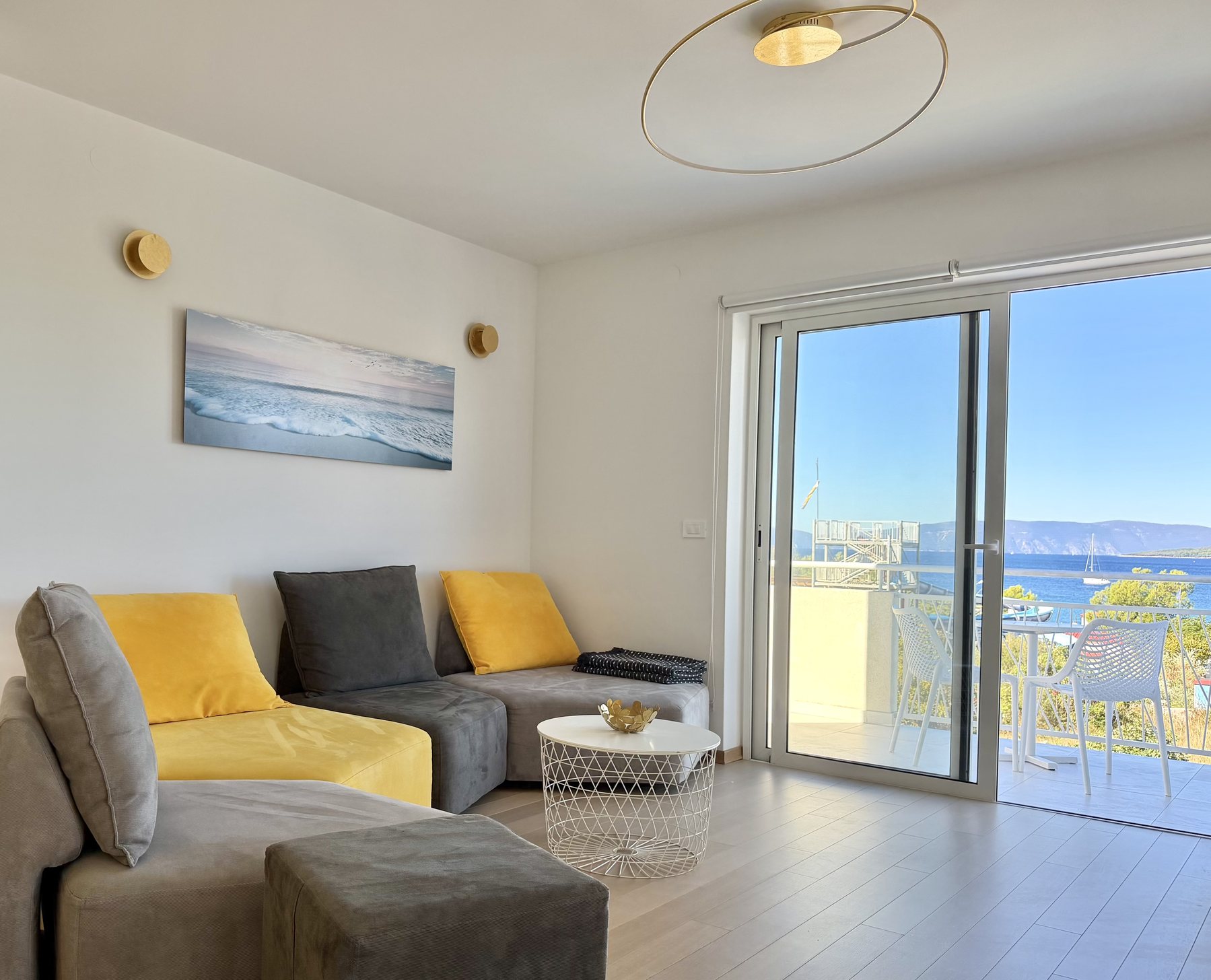 Dnevni boravak Apartment Yellow, drugi kut